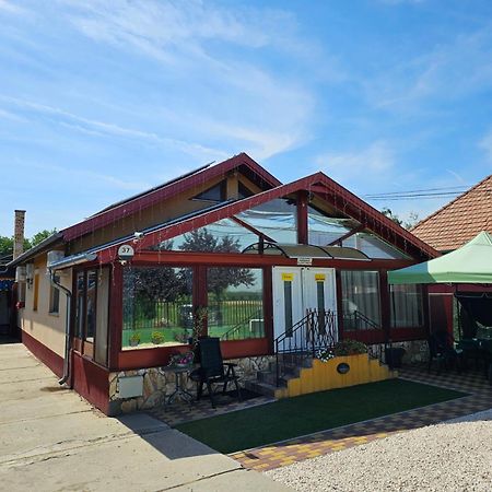 Appartement Family Friendly Gyál Extérieur photo