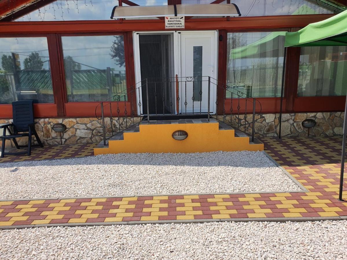 Appartement Family Friendly Gyál Extérieur photo